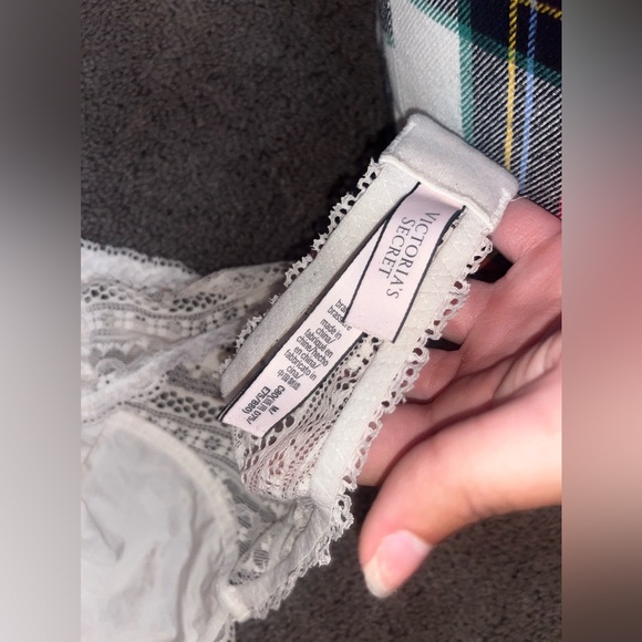Victoria’s Secret white lace halter bralette - Picture 4 of 5
